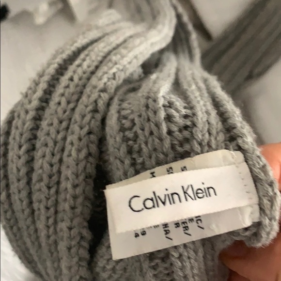 Calvin Klein knitted gray scarf - Picture 3 of 4